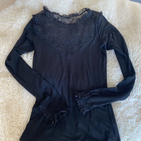 Pretty Sisley Top with Black Lace - Picture 6 of 6